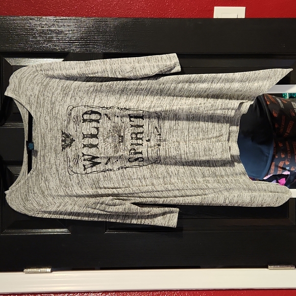 Wild Spirit graphic t-shirt 3/4 sleeve 2X lightweight Grey Worn Once - Picture 1 of 4